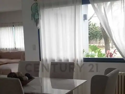 Av. Italia 5200, Piso 0