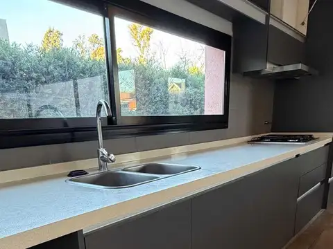 Casa en Venta con 4 cocheras