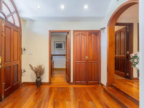 Casa 4 ambientes con 3 baños