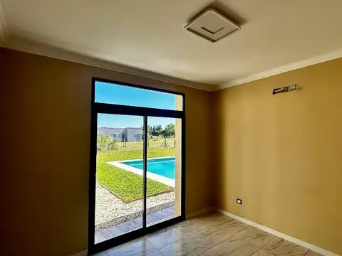 Venta casa a estrenar en Medal Country Club Pilar -  Gran Lote interno