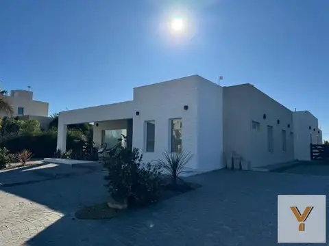 Casa en venta - 4 Dormitorios 4 Baños - 880Mts2 - San Vicente