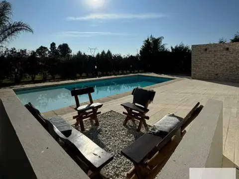 Casa en venta - 4 Dormitorios 4 Baños - 880Mts2 - San Vicente