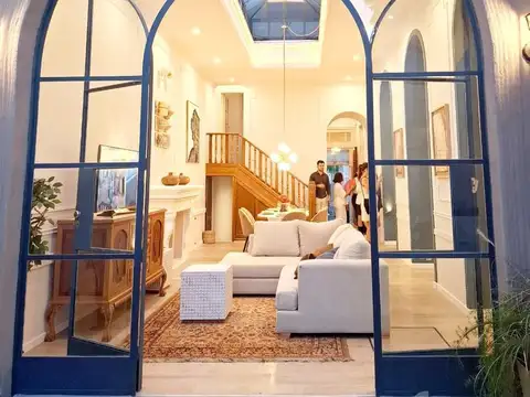 VENTA CASA DE 4 DORMITORIOS, JARDÍN, PILETA, TERRAZA Y COCHERA EN BARRIO ABASTO