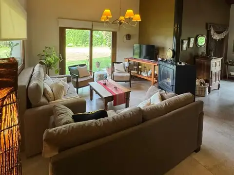 ALQUILER CASA EN BARRIO LAS LOMAS MIRAMAR