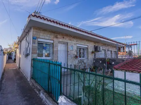 Venta casa 2 dormitorios en Jardines del hipodromo