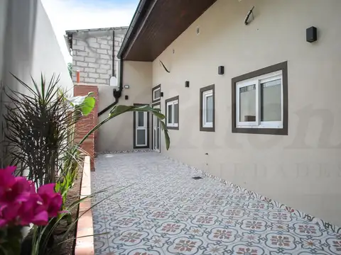 Depto Tipo Casa en Venta con 1 cocheras