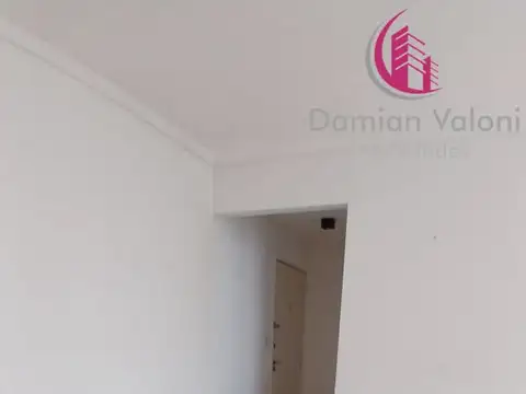 DEPARTAMENTO DE 2 AMBIENTES AL FRENTE CON BALCÓN, EN EXCELENTE UBICACIÓN.