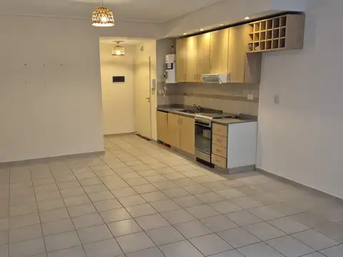 Departamento Monomambiente con patio en Planta baja. Bajas expensas