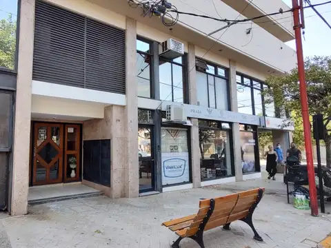 España 200, Piso 09