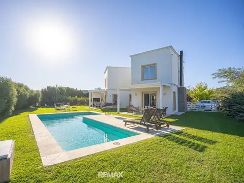 Casa 5 amb. El Cantón Puerto c/pileta Amoblada