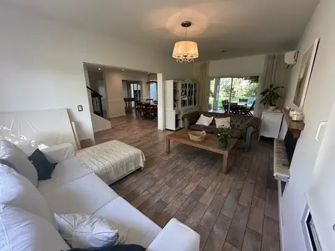 Casa 5 ambientes con 2 baños