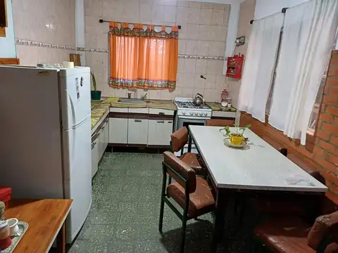 VENTA CASA/PH 3 AMBIENTES CON GARAGE