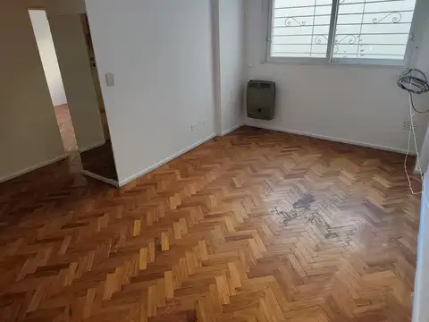 SOLIS 200, Piso 1