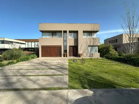 CASA EN ALQUILER - Grand Bell