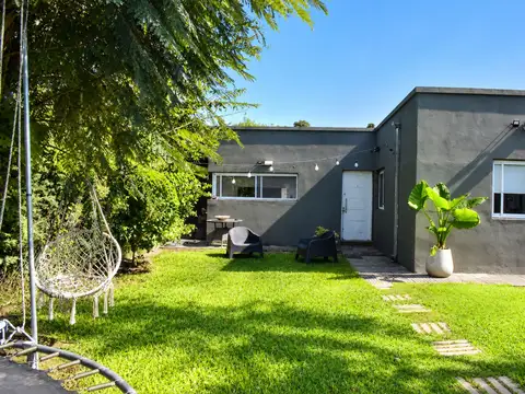 CASA EN VENTA CON PILETA Y DOS DORMITORIOS