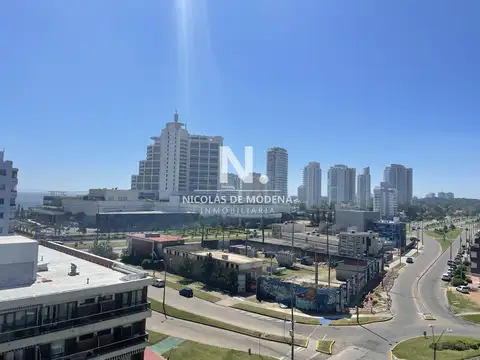 Apartamento en Punta del Este, todos los servicios,  3 dormitorios en suite Artower, Punta del Este