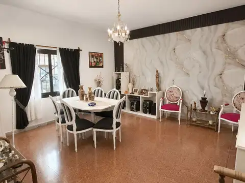 CASA RECICLADA HACE 6 AÑOS-5 AMB+COCHERA