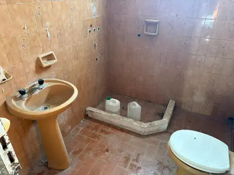 VENTA CASA A REFACCIONAR CON PILETA EN MASCHWITZ