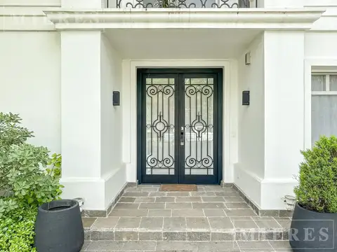 Casa en Venta con 3 cocheras