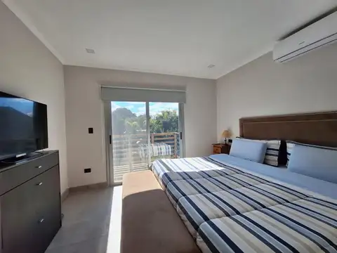 Casa en Venta con 4 cocheras