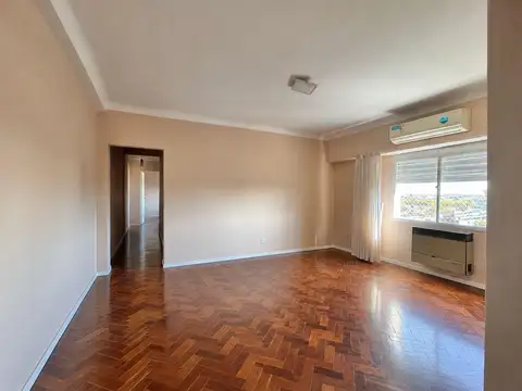 Departamento 3 Ambientes en Alquiler en Parque Chacabuco con Balcón
