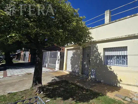Venta casa 3 ambientes con cochera y patio en Wilde
