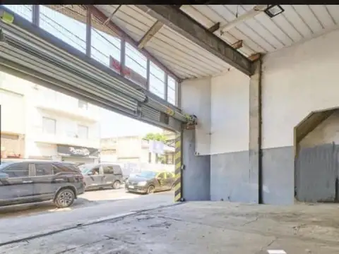 VENTA DE LOCAL COMERCIAL EN PLANTA BAJA EN FLORESTA APTO CREDITO