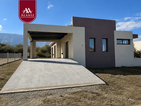 Casa en venta en Melo con vista a la sierra y ubicación excepcional
