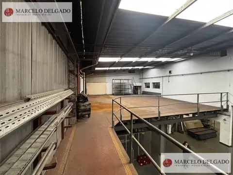 Galpón  / Deposito con oficinas 3800 m2 en Banfield Alquiler - Venta