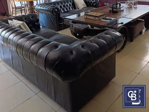 Casa en Venta con 3 cocheras