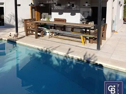 Venta de Casa con 5 dormitorios y pileta en La Caballeriza, Pilar