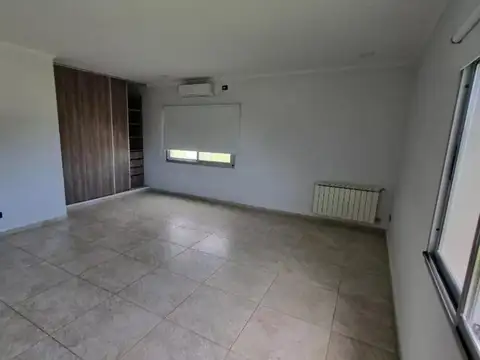 Casa en Venta con 4 cocheras