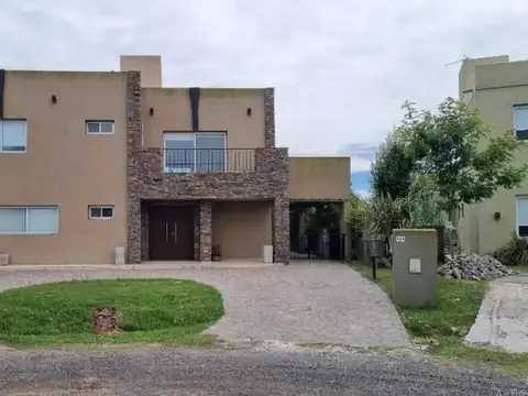 Casa en venta - 4 Dormitorios 4 Baños - San Vicente