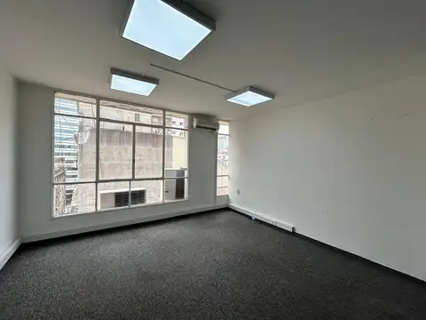 Oficina 8 ambientes con 2 baños