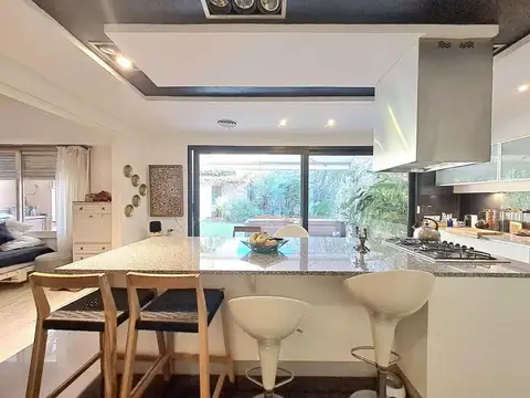 Espectacular CASA 5 AMBIENTES,PARRILA, PATIO, PARQUE,COCHERA