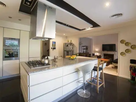 Casa 5 ambientes con 3 baños