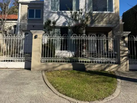 IMPECABLE CASA EN ALQUILER - UNICAMENTE PARA USO PROFESIONAL