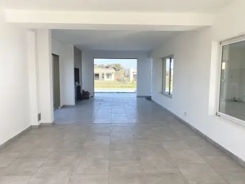 Casa en Venta en Pilar del Este - San Ramon, USD 200.000