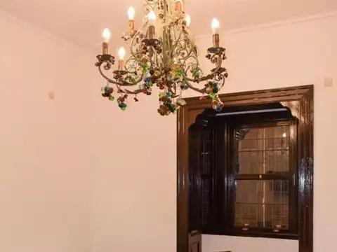 Casa 6 ambientes con 5 baños