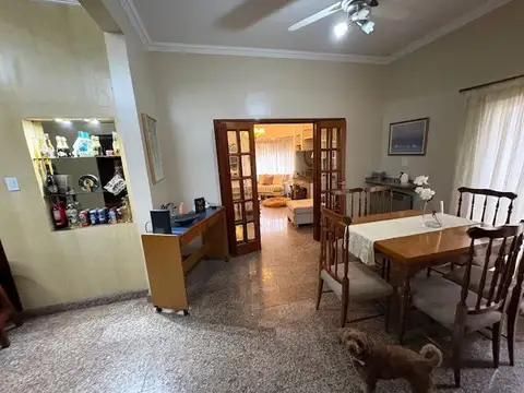 Casa en Venta con 3 cocheras