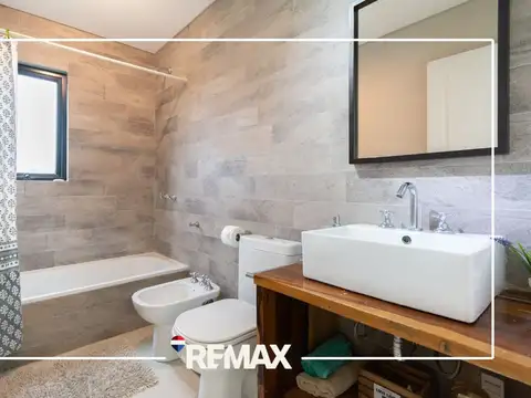 Casa 5 ambientes con 3 baños