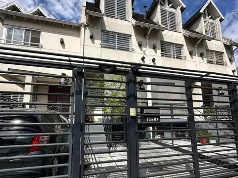 VENTA TRIPLEX- 5 AMBIENTES, 3 BAÑOS, 1 COCHERA
