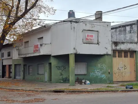 SARMIENTO 3400 DOS CASAS PLANTA BAJA Y ALTA Y GALPON