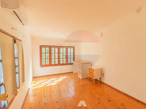 Casa 8 ambientes con 4 baños