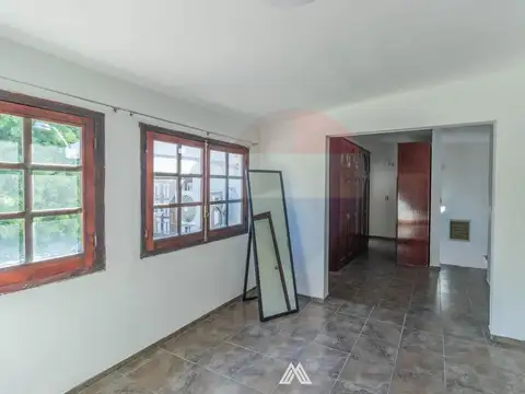 Casa 4 dorm y Servicio VENTA El Pinar Espaciosa