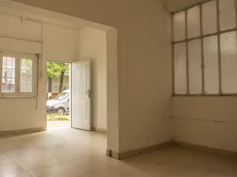 Venta | Importante inmueble sobre esquina.