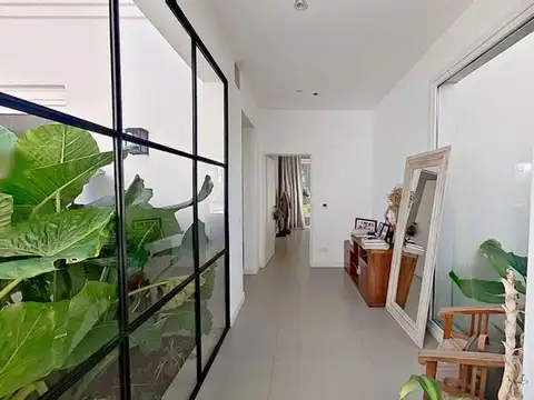 Casa en Alquiler con 2 cocheras