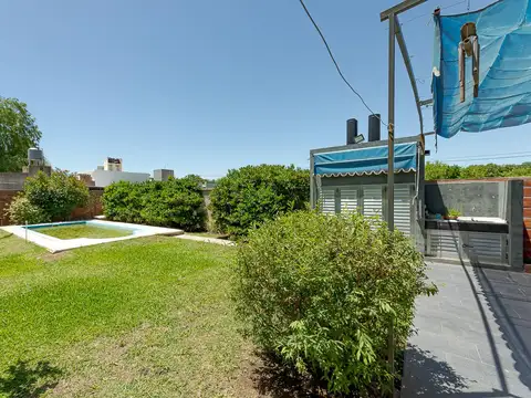 VENTA CASA DE DOS DORMITORIOS Y PILETA EN IBARLUCEA