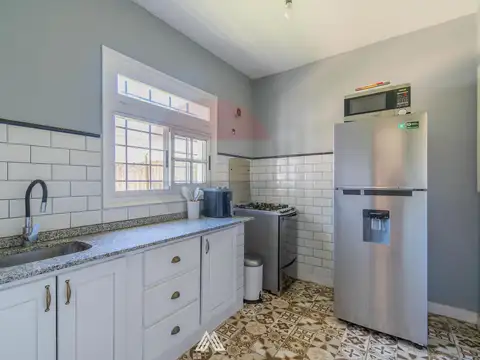 Casa 6 ambientes con 2 baños