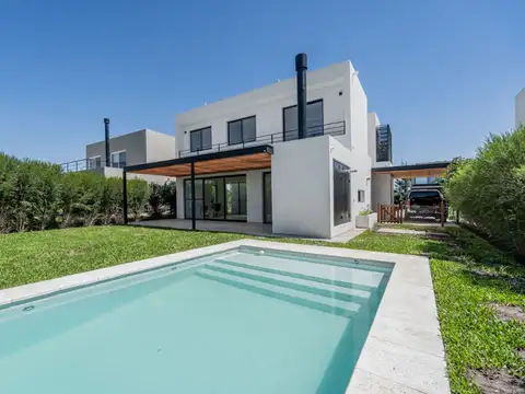 VENTA CASA A ESTRENAR 5 amb. Barrio Carpinchos